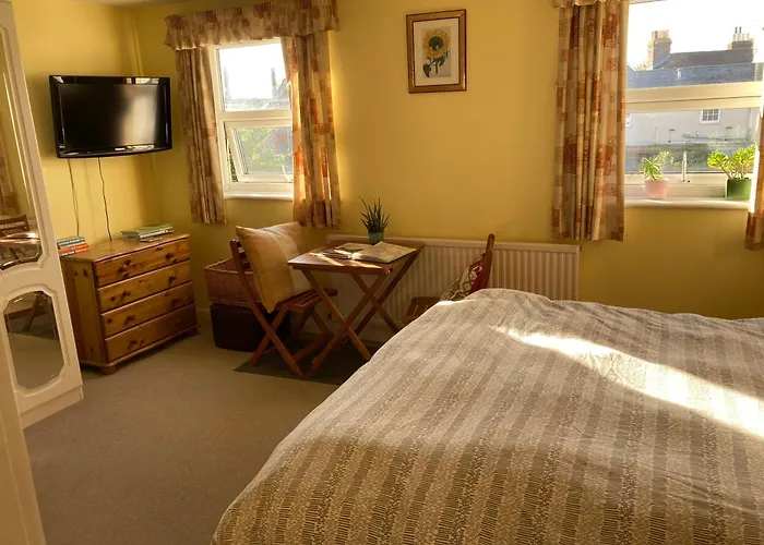 Sunny Room In Old Emsworth Village In Private House